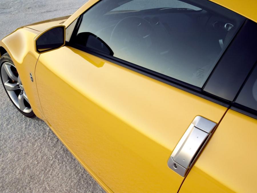  Nissan 350Z 35th anniversary 2004 года  (фото 17 из 33)